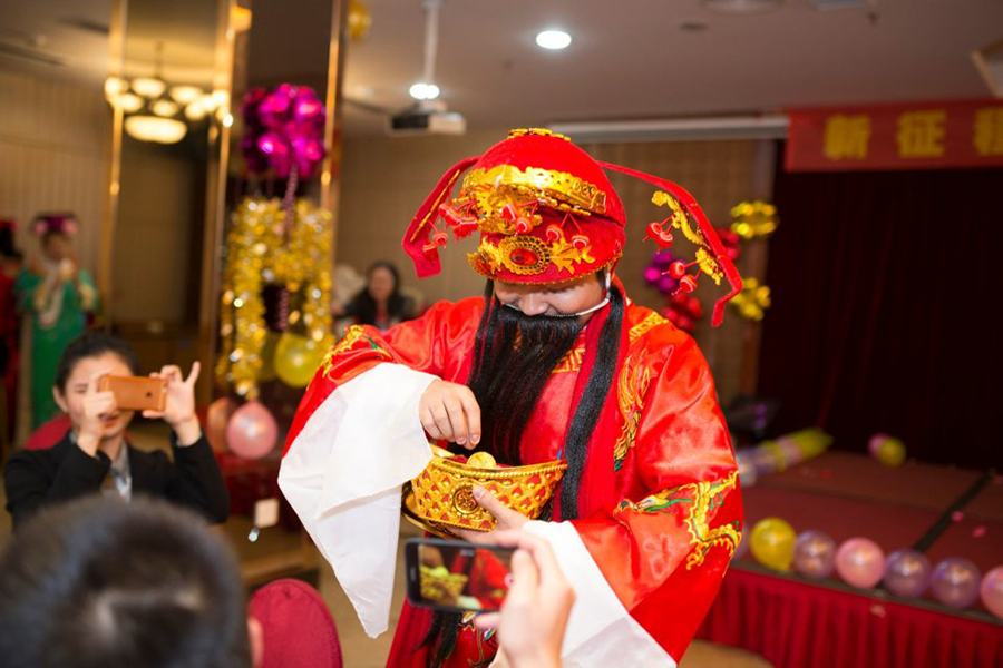 財(cái)神爺派發(fā)利是糖果.png 財(cái)神爺派發(fā)利是糖果